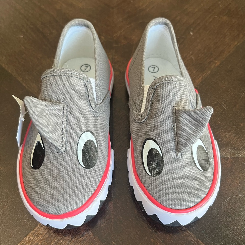 American Eagle Boys Shark Shoes